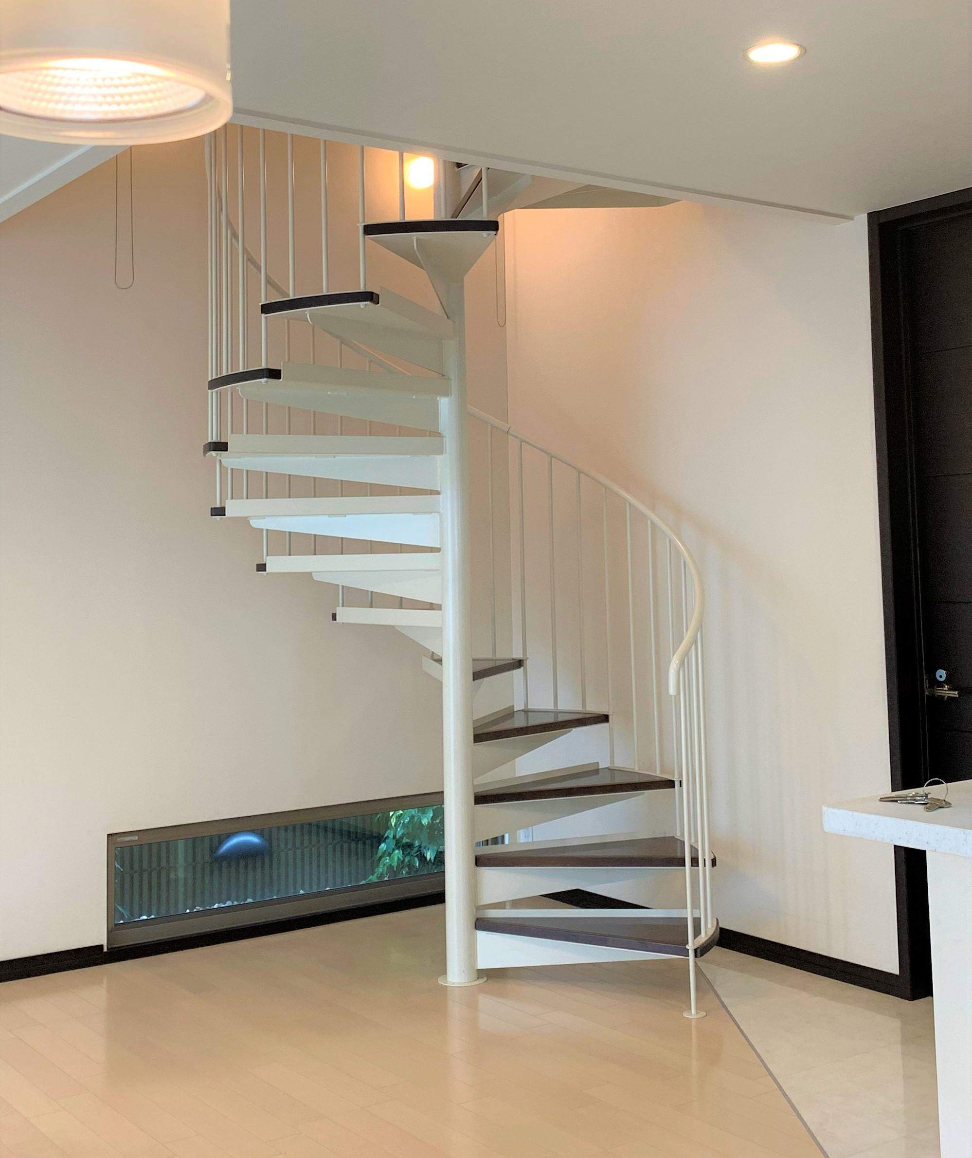 リビング螺旋階段